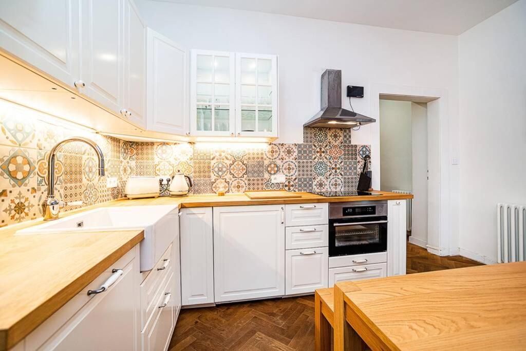 Apartamento Elegant, Modern, 2-bed Flat By Museum Of Praga